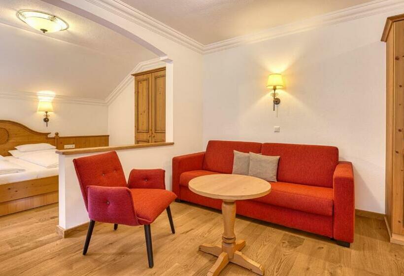 اتاق خانوادگی, Kristall