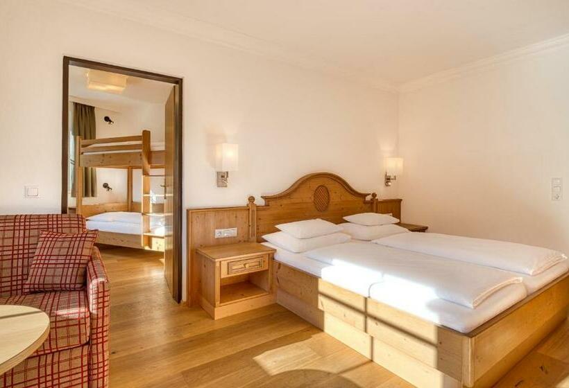 اتاق خانوادگی, Kristall