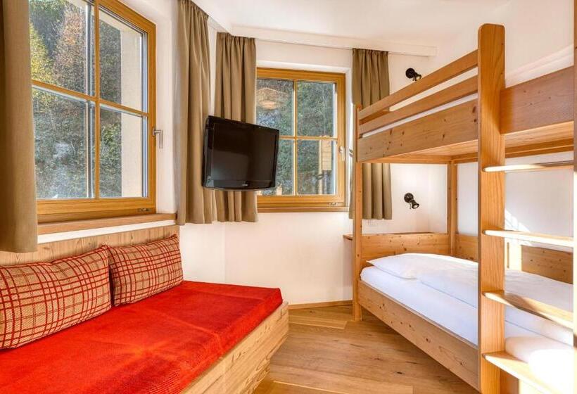 اتاق خانوادگی, Kristall