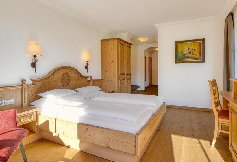 اتاق خانوادگی, Kristall