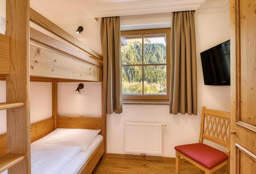 اتاق خانوادگی, Kristall