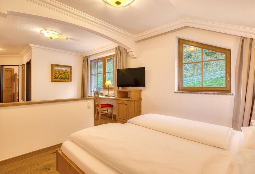 اتاق خانوادگی, Kristall