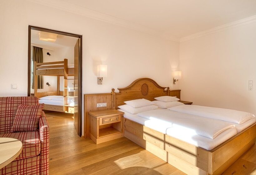 اتاق خانوادگی, Kristall