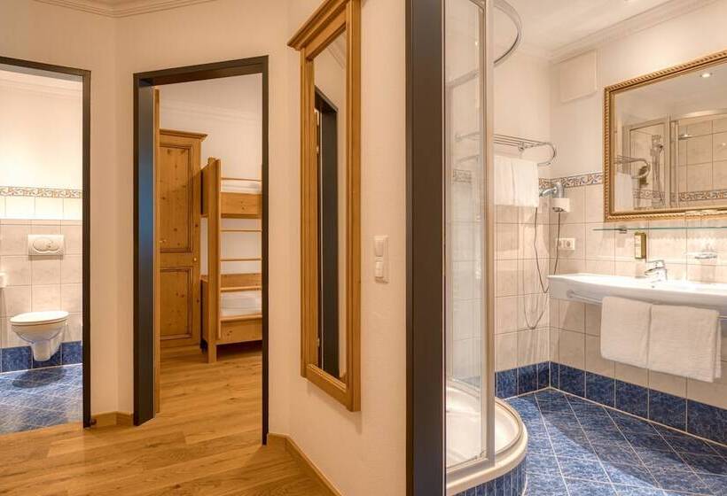 اتاق خانوادگی, Kristall