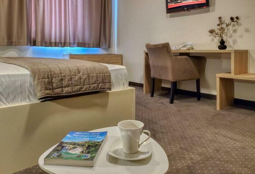 اتاق لوکس, Argentum