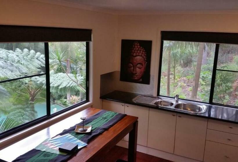 스탠다드 방갈로, Alaya Escape