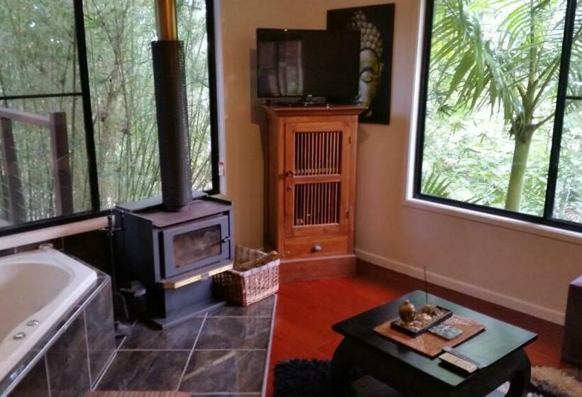 스탠다드 방갈로, Alaya Escape