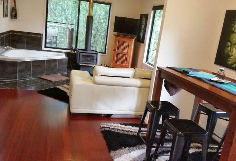 스탠다드 방갈로, Alaya Escape