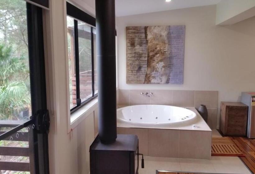 이그제큐티브 룸, Alaya Escape