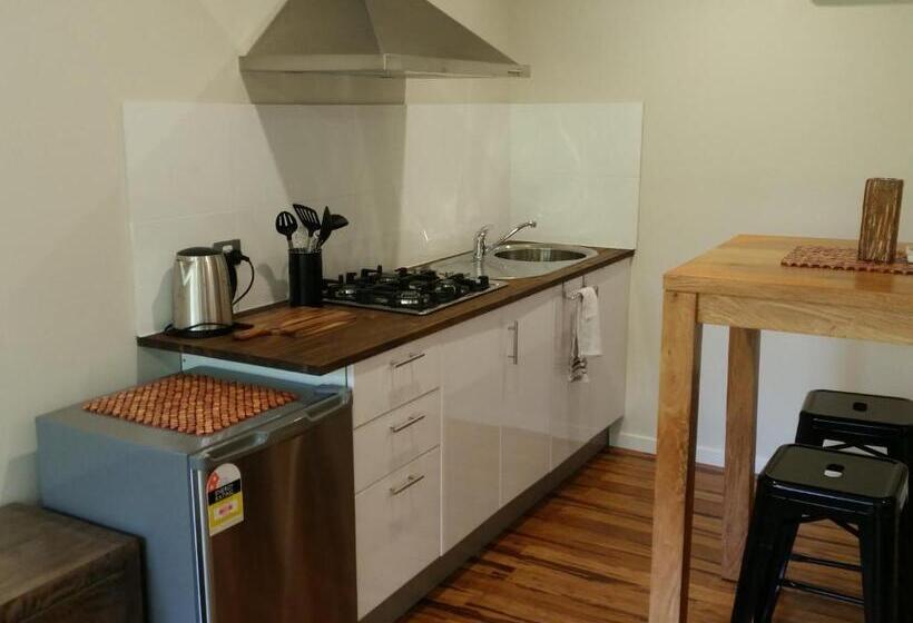 이그제큐티브 룸, Alaya Escape