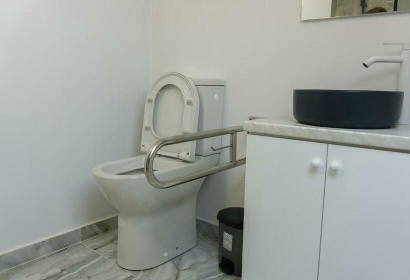 غرفة قياسية سرير كينج, Casuta Din Drumul Muntelui