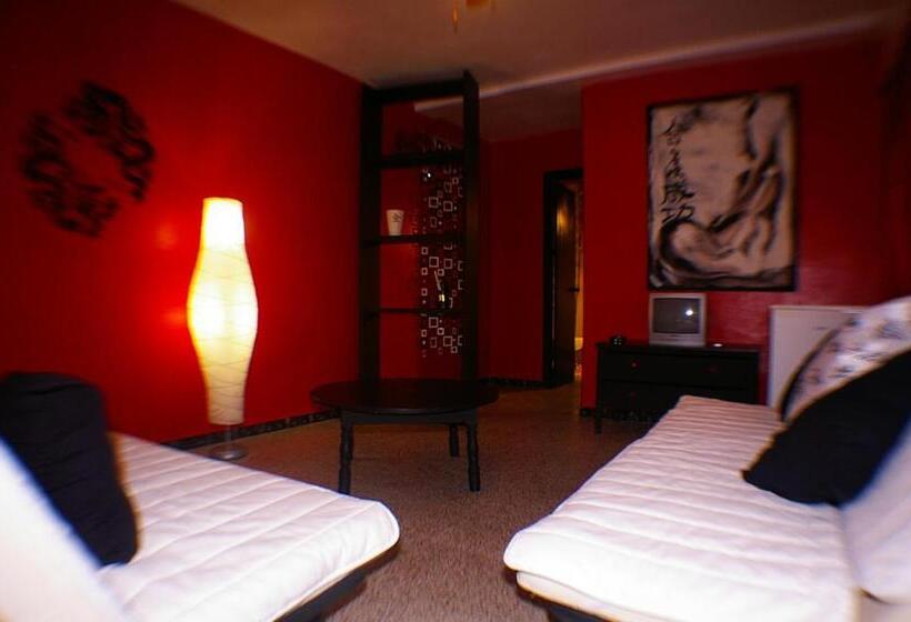 Семейный Номер Deluxe, Pensión El Alamo