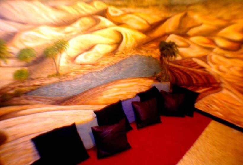 Семейный Номер, Pensión El Alamo