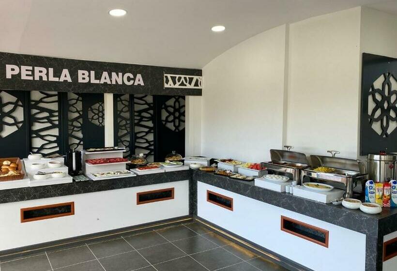 جناح جونيور مطلّ علي البحر, Perla Blanca