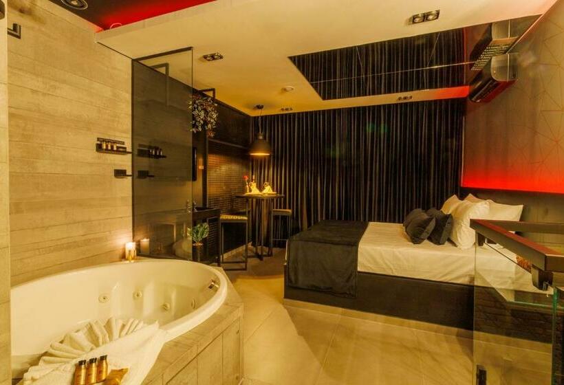 סוויטה עם ג'קוזי, Medieval Motel Spa