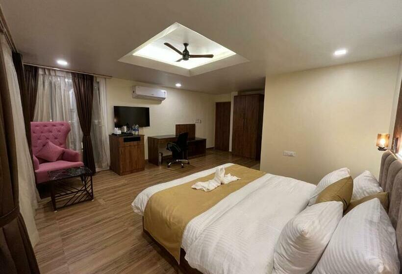 豪华房间, Nivedan Hotel And Resort