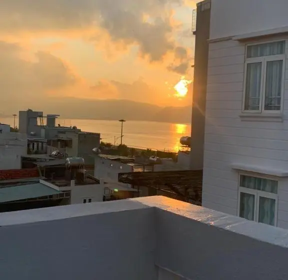 اتاق استاندارد چهارنفره با بالکن, Thao Nguyen Homestay