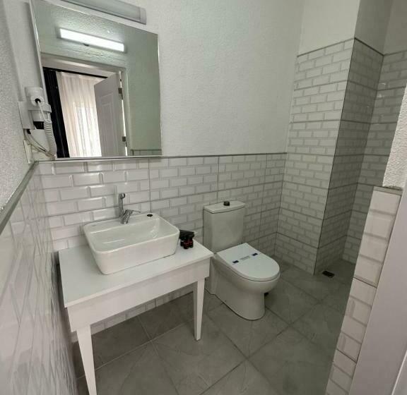 اتاق استاندارد یک نفره, Deri̇n Buti̇k