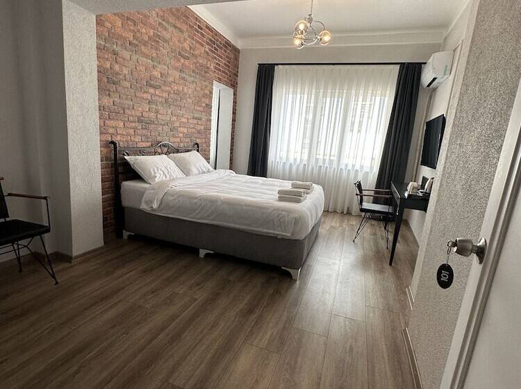 اتاق استاندارد, Deri̇n Buti̇k