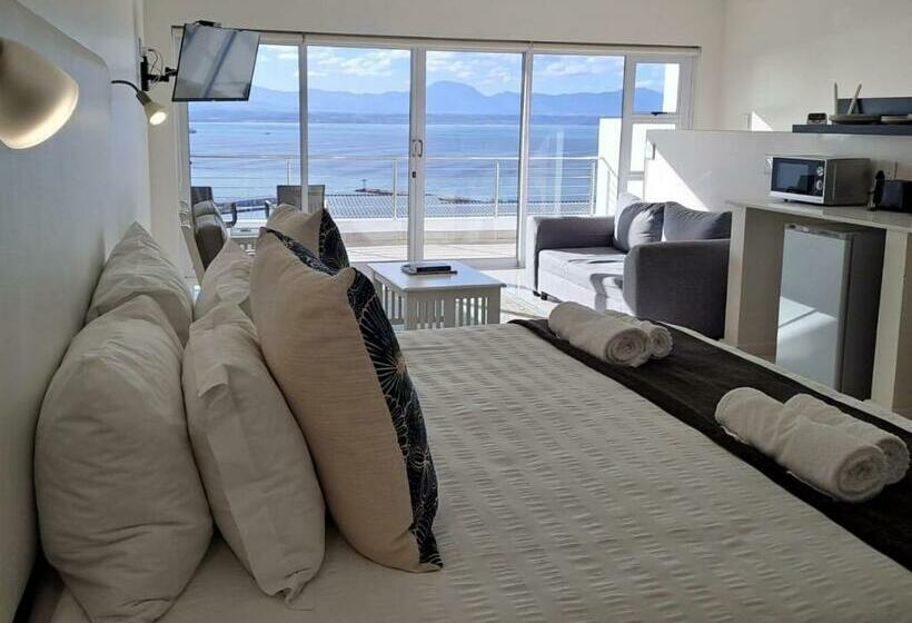 オーシャンビュースタンダードルームバルコニー付き, Ana S Place Apartments