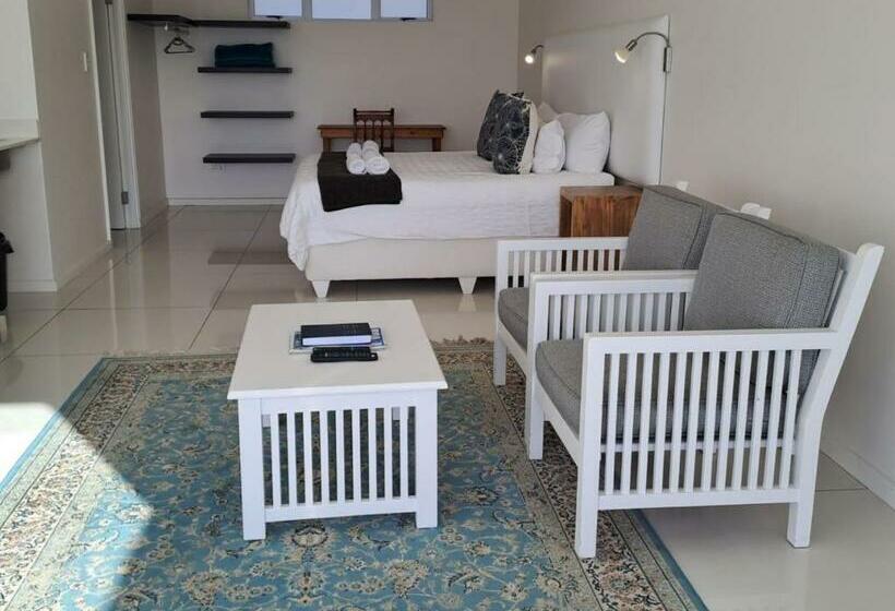 オーシャンビュースタンダードルームバルコニー付き, Ana S Place Apartments