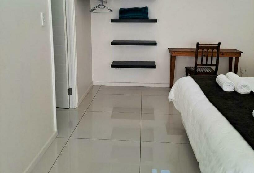 オーシャンビュースタンダードルームバルコニー付き, Ana S Place Apartments