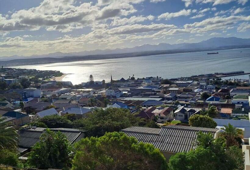 オーシャンビュースタンダードルームバルコニー付き, Ana S Place Apartments