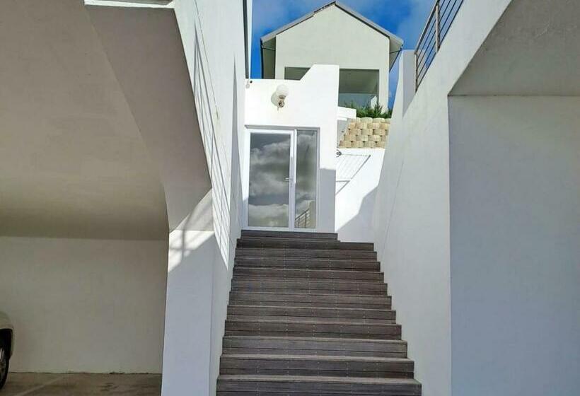 オーシャンビュースタンダードルームバルコニー付き, Ana S Place Apartments