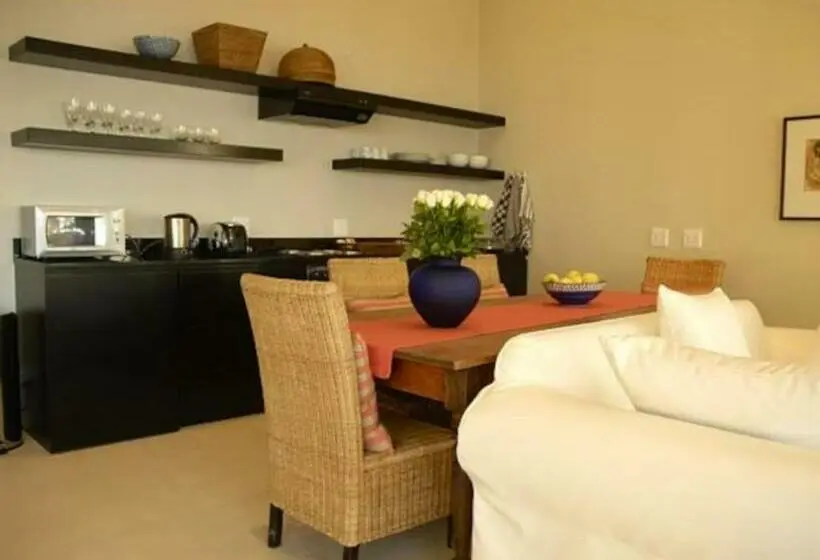 Perhesviitti, Ana S Place Apartments