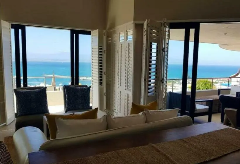 Perhesviitti, Ana S Place Apartments