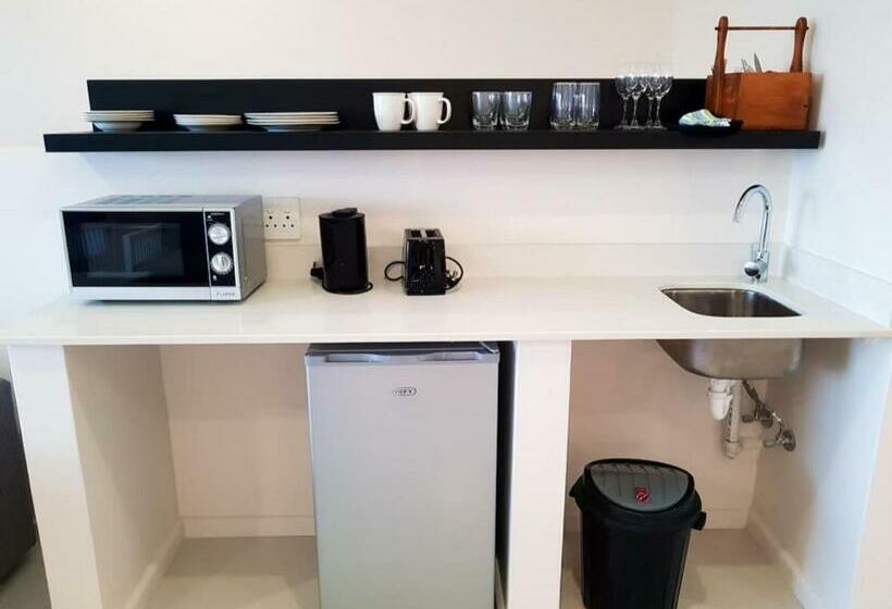 デラックススイート, Ana S Place Apartments