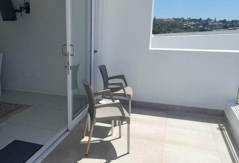 デラックススイート, Ana S Place Apartments