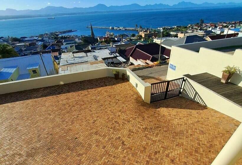 オーシャンビュースイート, Ana S Place Apartments