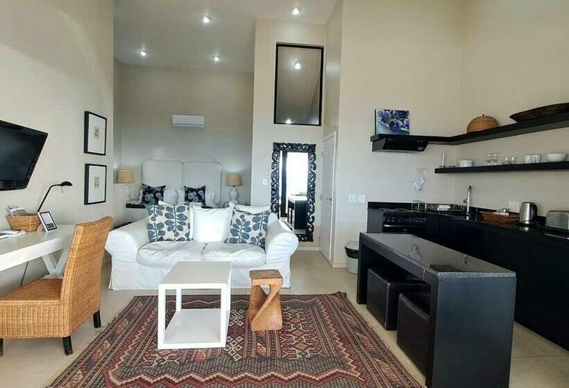 オーシャンビュースイート, Ana S Place Apartments