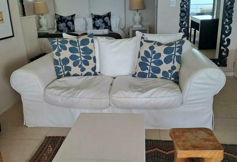 オーシャンビュースイート, Ana S Place Apartments