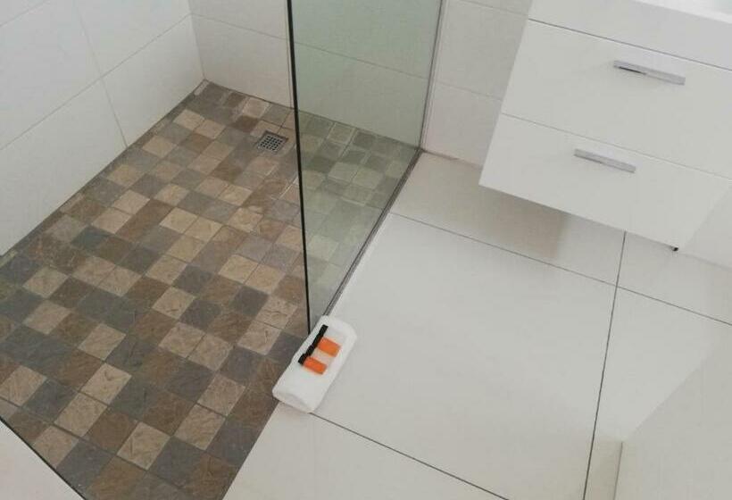 オーシャンビュースイート, Ana S Place Apartments