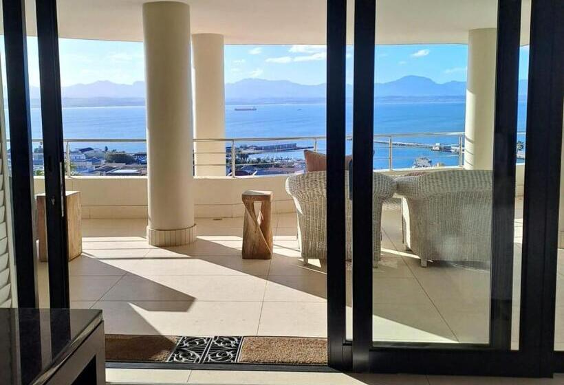 سوییت با چشم‌انداز دریا, Ana S Place Apartments