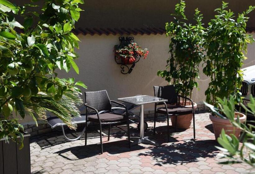 آپارتمان 2 خوابه, Villa éden