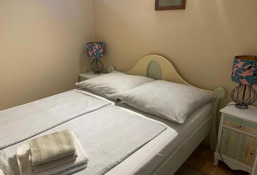 سوئیت با بالکن, Villa éden