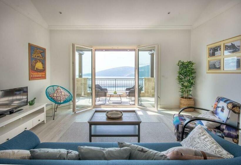 آپارتمان 1 خوابه با تراس, Lustica Bay Marina Apartment Aria By 2bhome