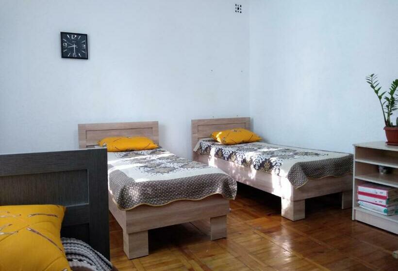 اتاق استاندارد سه نفره, Bishkek Almaty Stopover