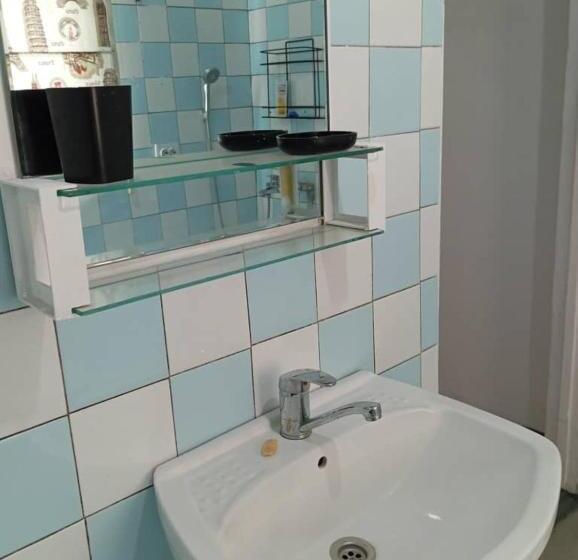 اتاق استاندارد سه نفره, Bishkek Almaty Stopover