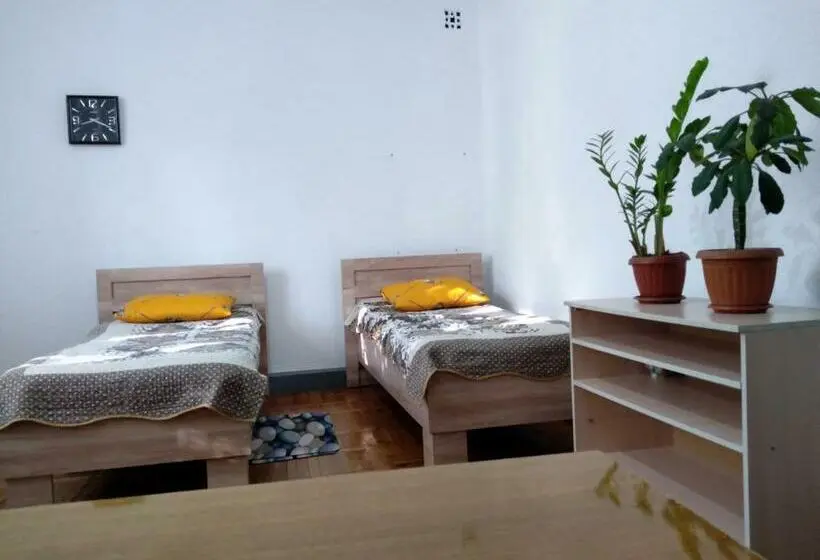 اتاق استاندارد سه نفره, Bishkek Almaty Stopover