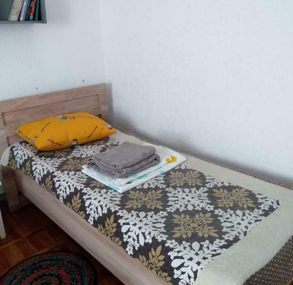 اتاق استاندارد سه نفره, Bishkek Almaty Stopover