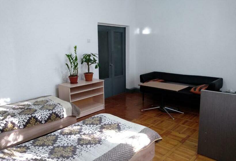 اتاق استاندارد سه نفره, Bishkek Almaty Stopover