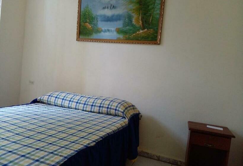 חדר אקונומי, Dorothy Hostel Arenal