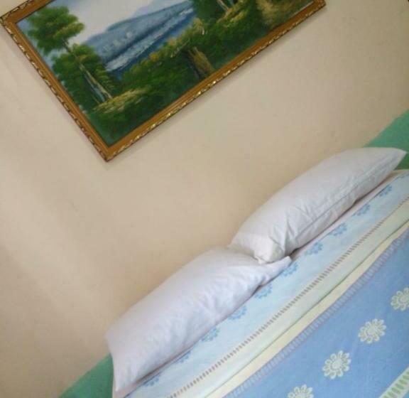 חדר אקונומי, Dorothy Hostel Arenal
