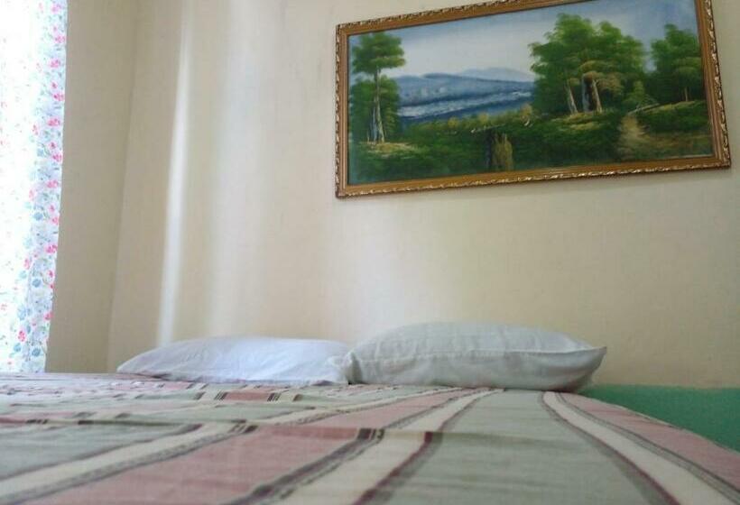 חדר אקונומי, Dorothy Hostel Arenal