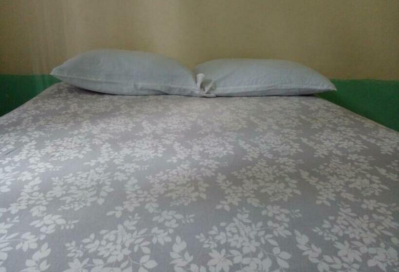 חדר אקונומי, Dorothy Hostel Arenal