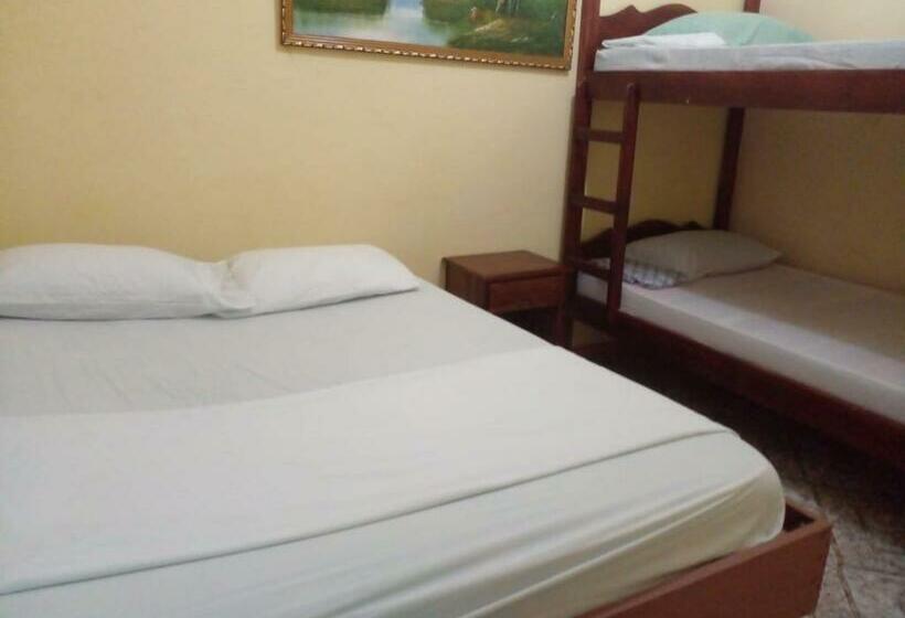 חדר אקונומי לארבעה, Dorothy Hostel Arenal